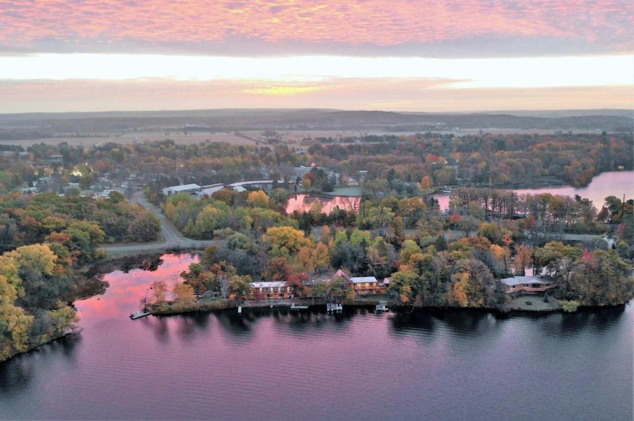 Curriers Lakeview Lodge Rice Lake Exteriör bild